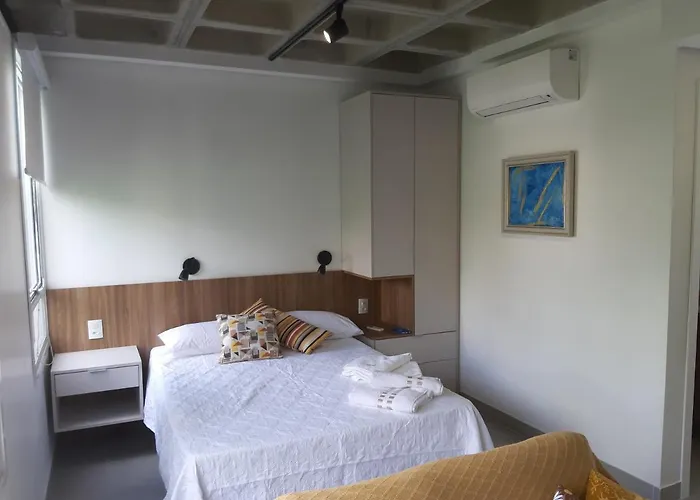 Contemporâneo Em Prédio Novíssimo * Porto Alegre